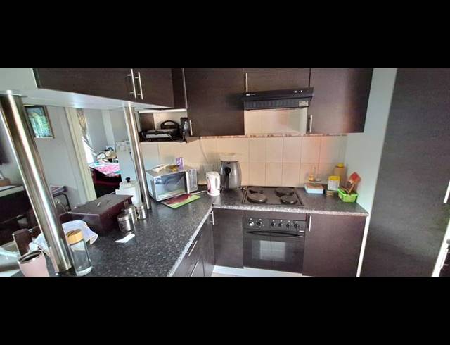 3 BEDROOM TOWNHOUSE FOR SALE IN HEUWELSIG ESTATE